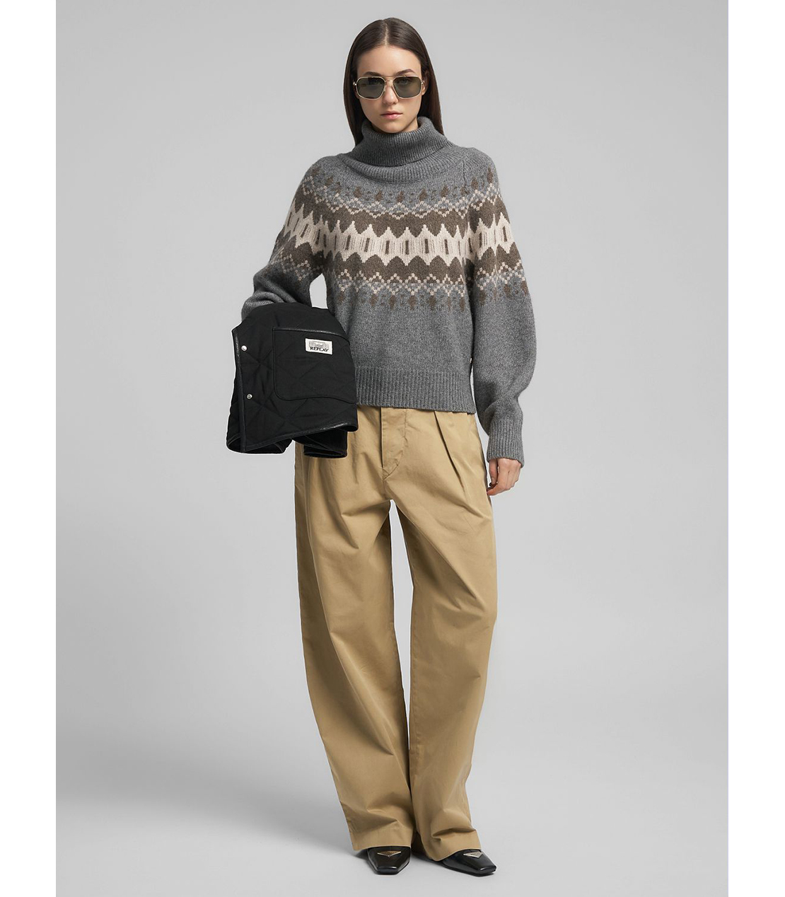 フェアアイルウールブレンドオフタートルニット